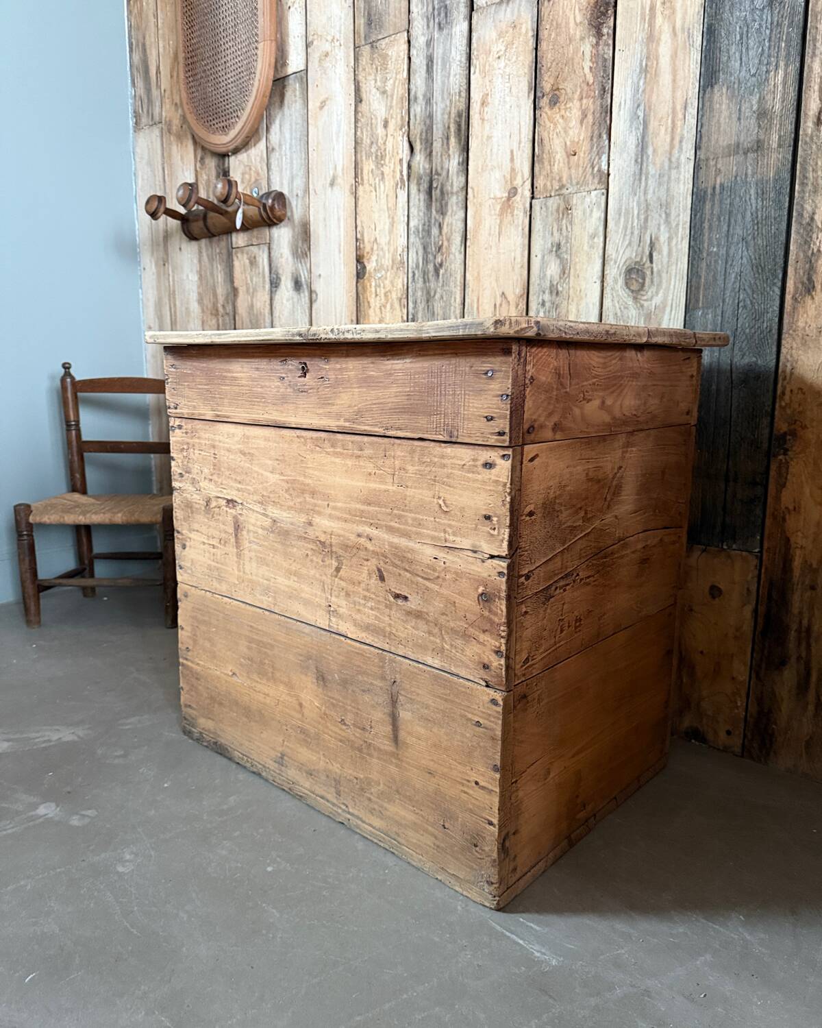 Old raw wood chest (renovated)