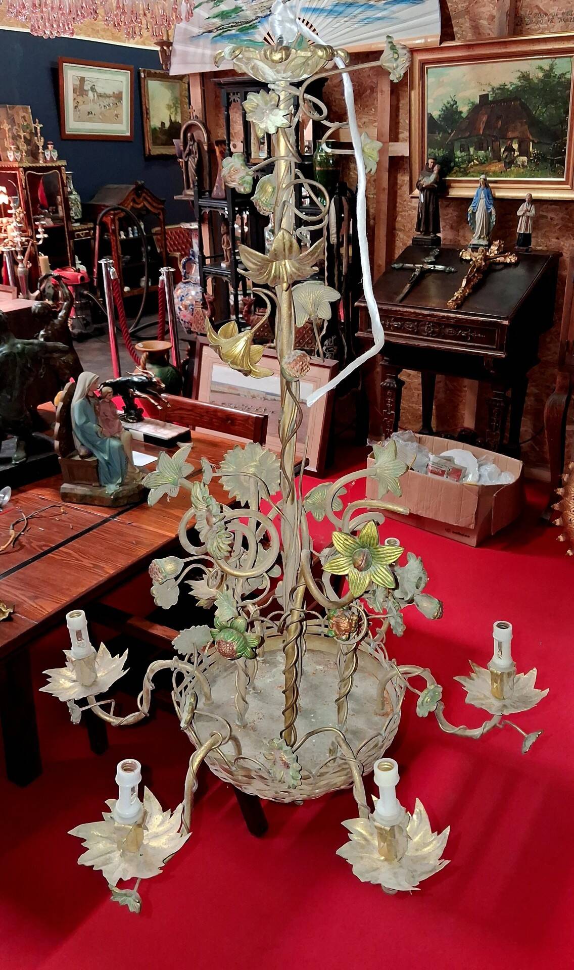 Large floral Art Nouveau chandelier in patinated bronze and metal.