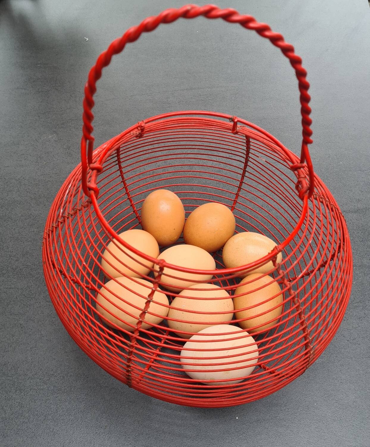 Metal salad basket: vintage