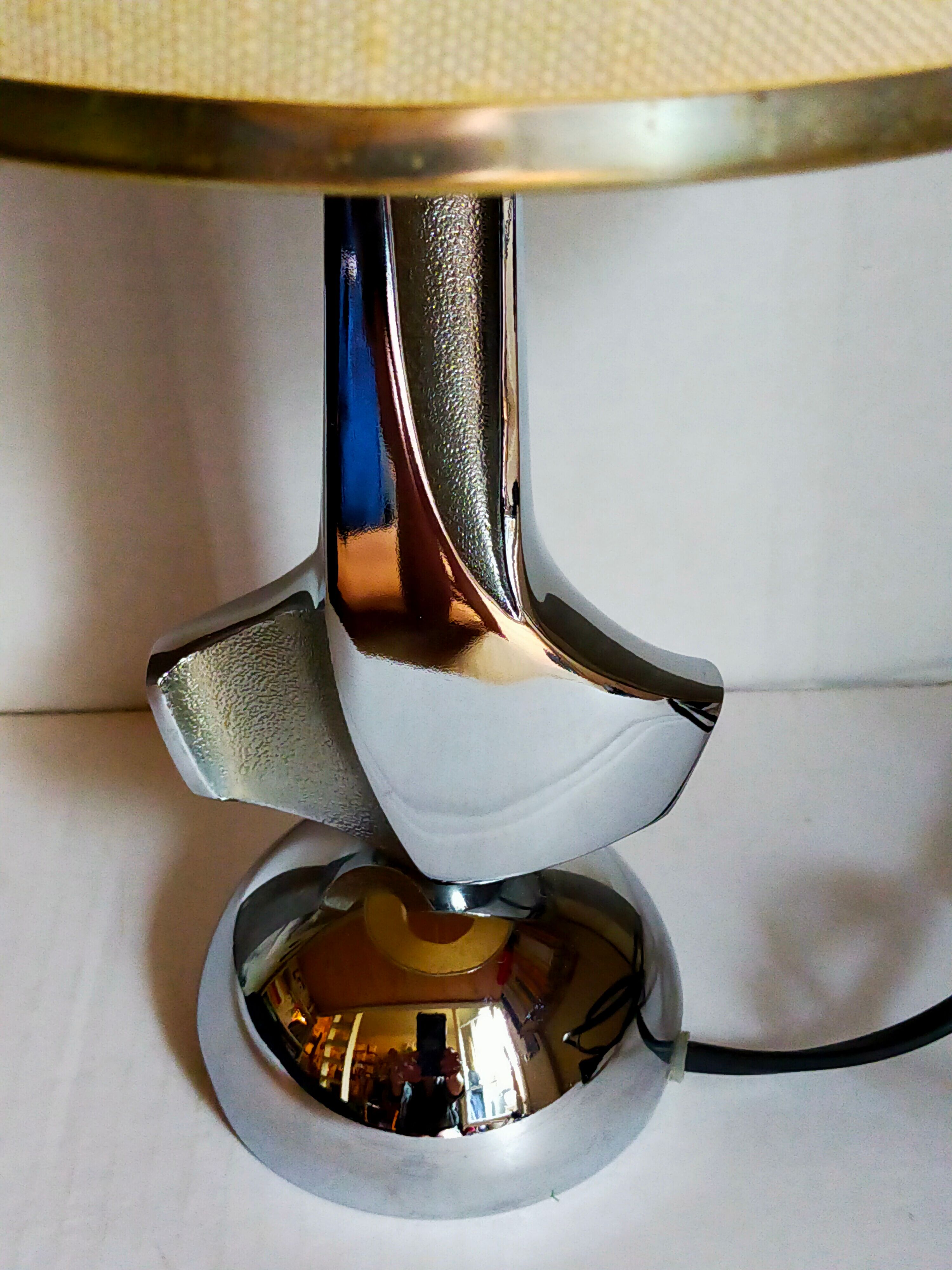 Lampe moderniste métal chromé années 70, abat-jour en toile beige
