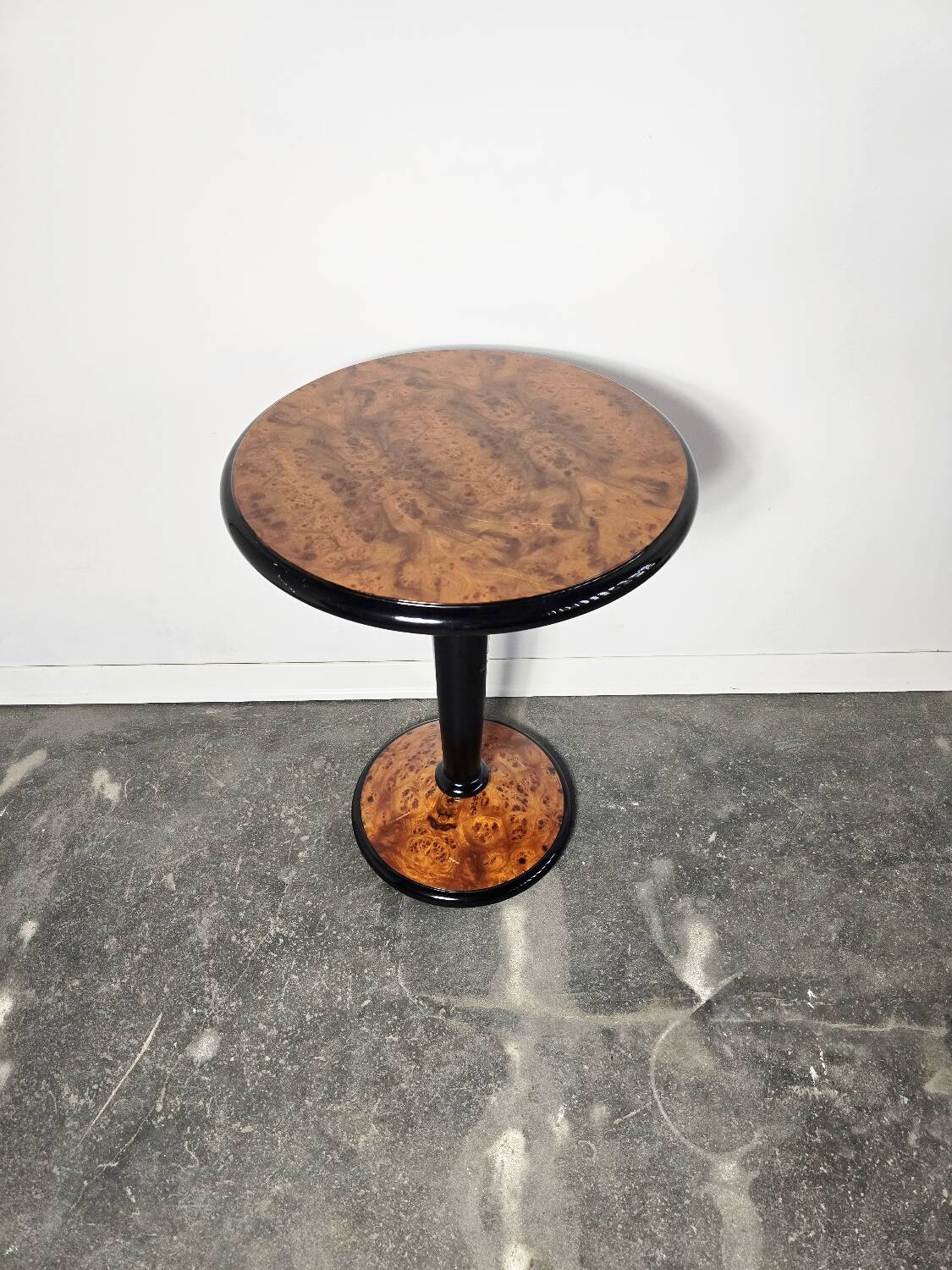 Table d'appoint en noyer et bois ébène de style Art Déco