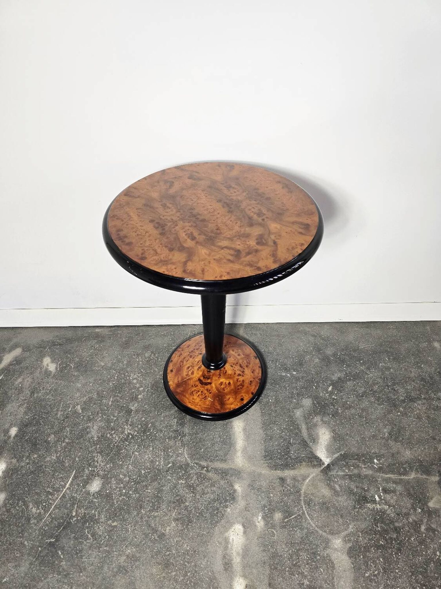 Side table in walnut and ebony wood in Art Deco style