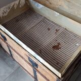 Grande malle en bois bombée