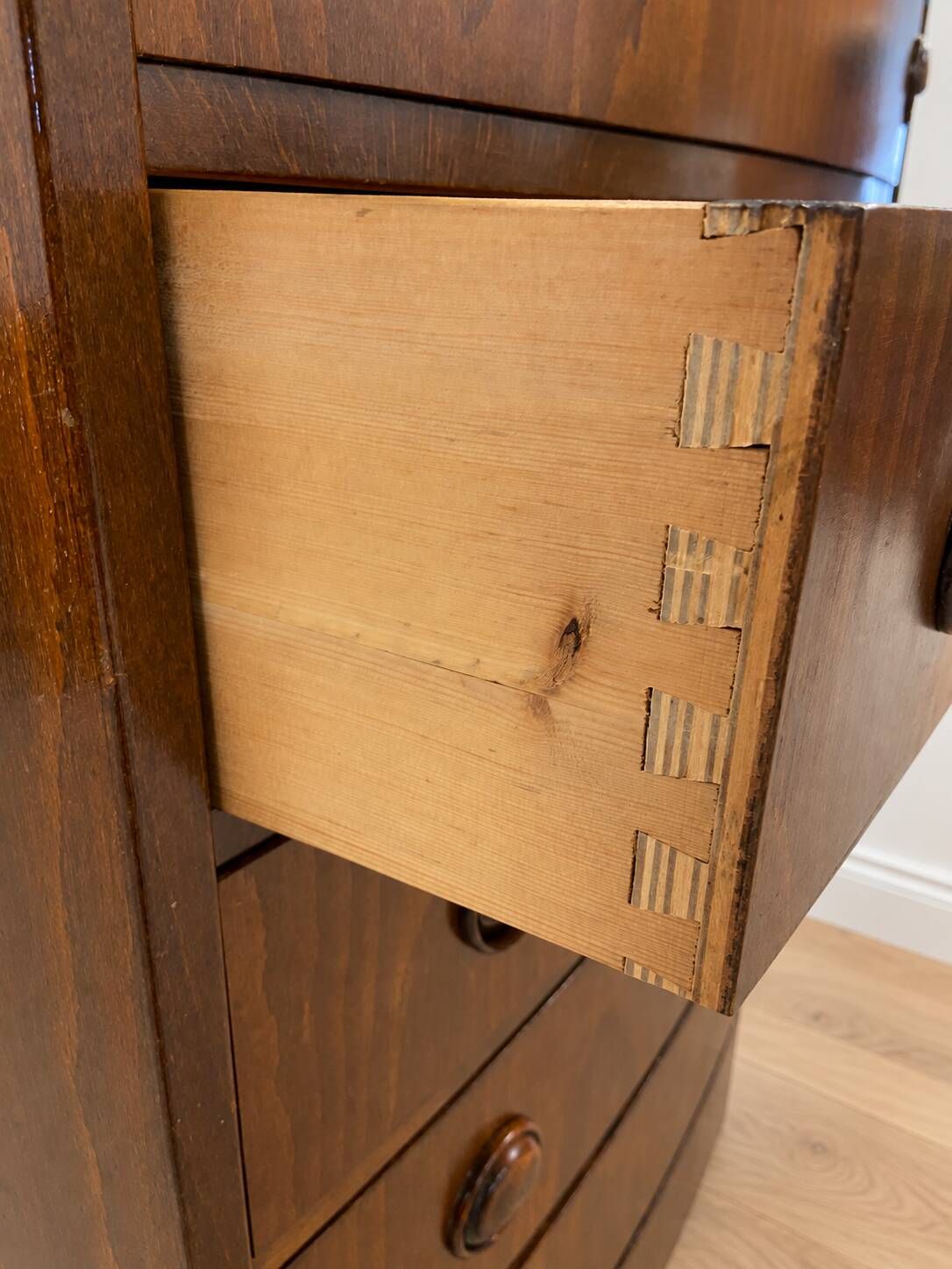 Commode haute en acajou danois vintage des années 1960.