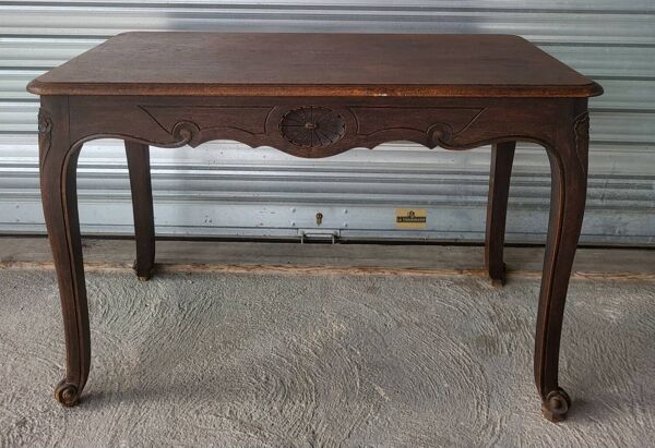 Bureau dit ''bureau de dame'' / table style Louis XV en bois  massif