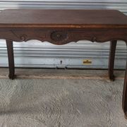 Bureau dit "bureau de dame" / table style Louis XV en bois  massif