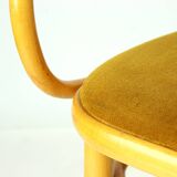 Fauteuil Ton en bois courbé et velours doré, Tchécoslovaquie 1930, 40 disponibles