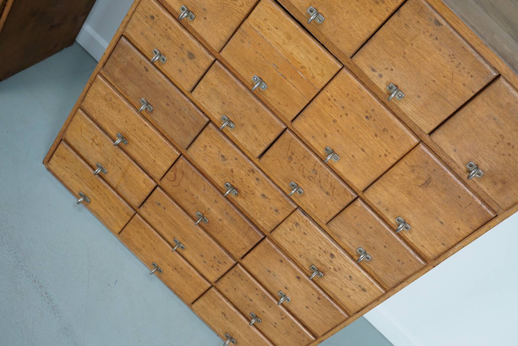 Armoire d'apothicaire vintage allemande en pin et chêne, années 1950