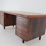 1960s Large exclusive free standing palisander desk
