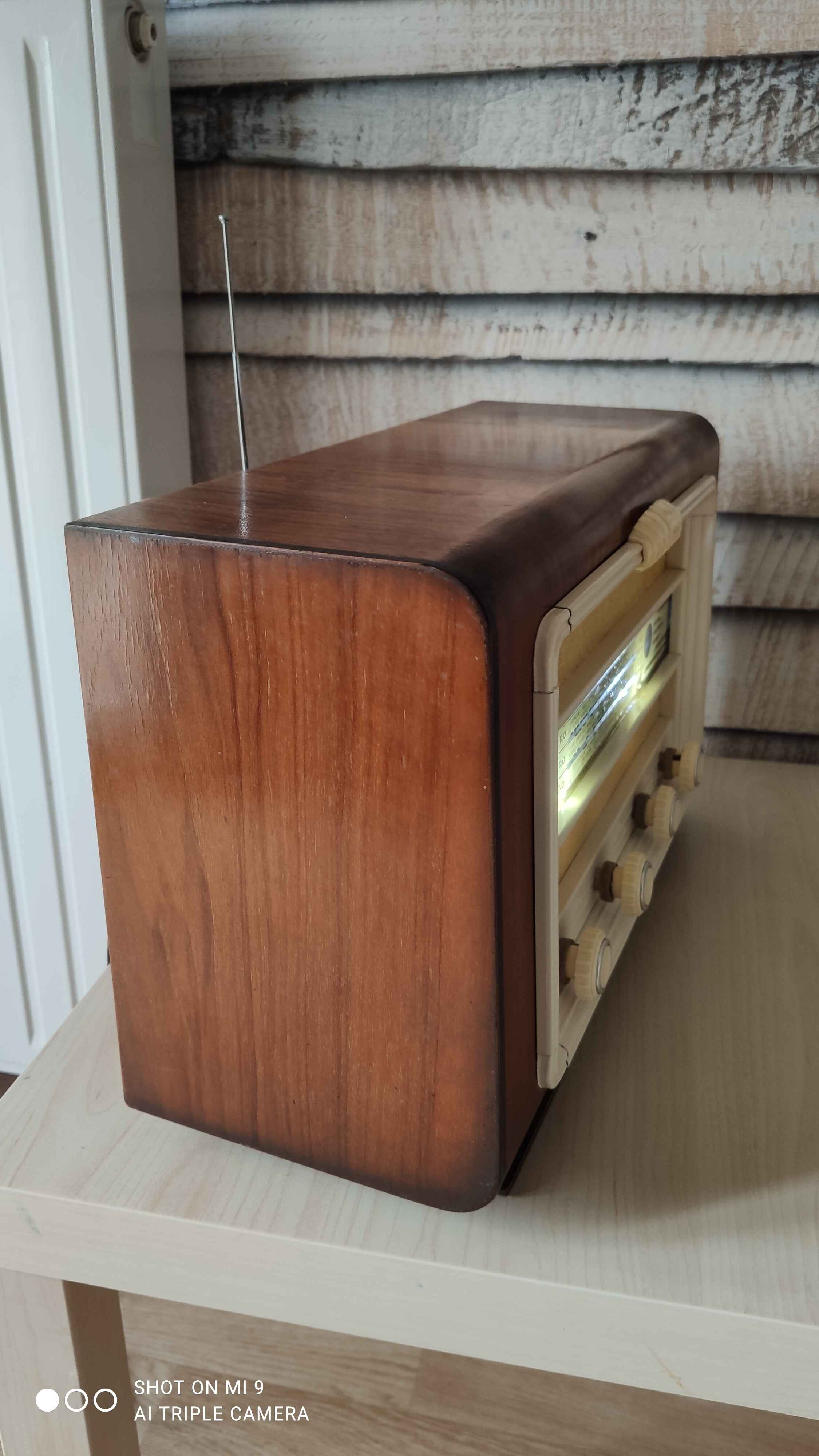 Sonneclair radio – green ribbon model (1952) – Bluetooth compatible