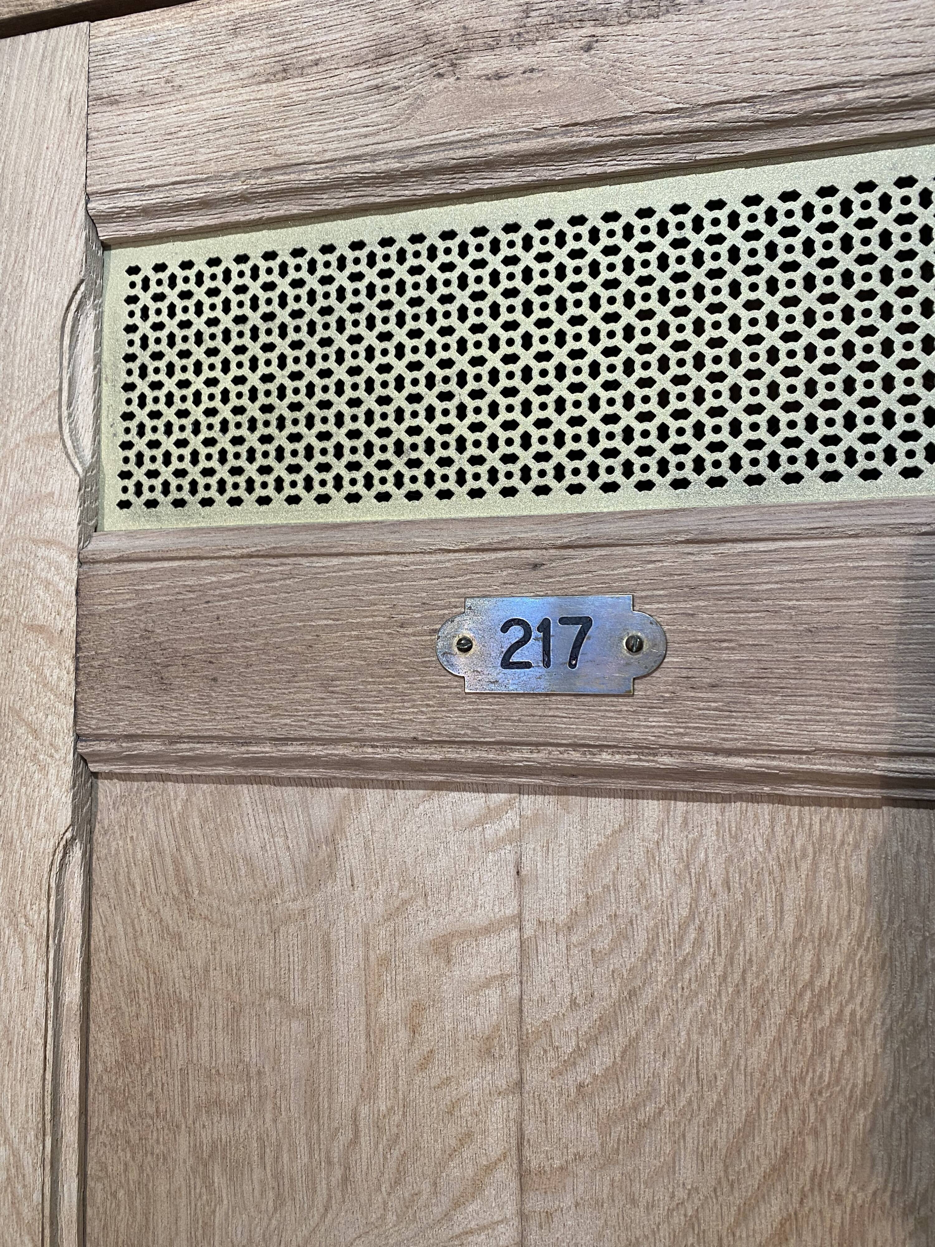 Solid oak 2-door locker
