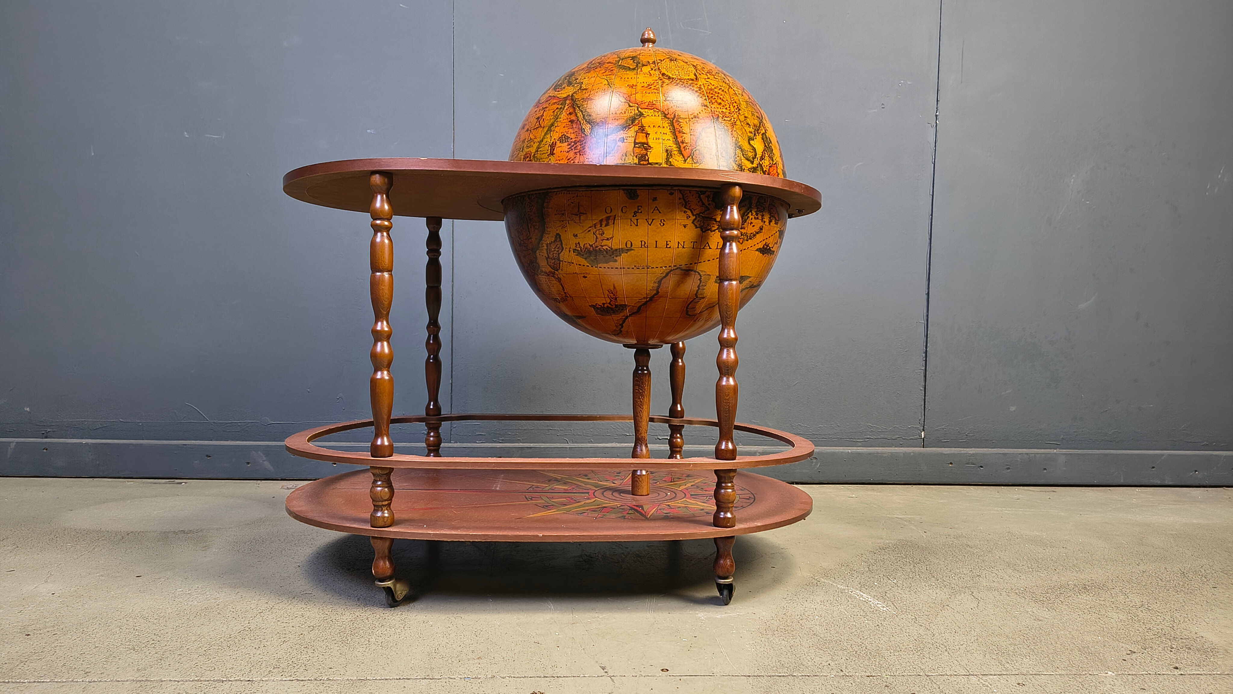Bar globe vintage, années 1970