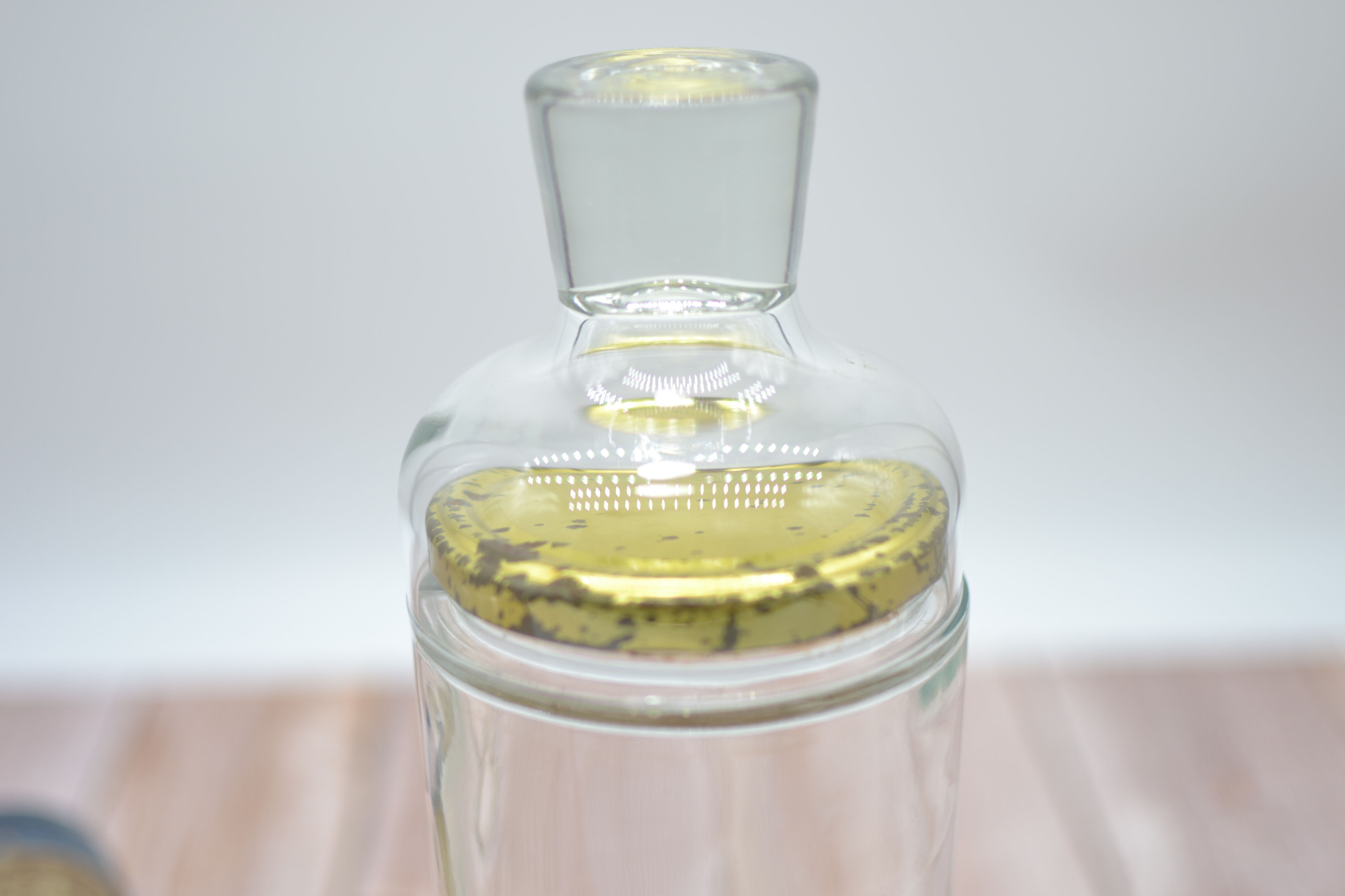 Vintage pedestal jar/candy maker with internal lid