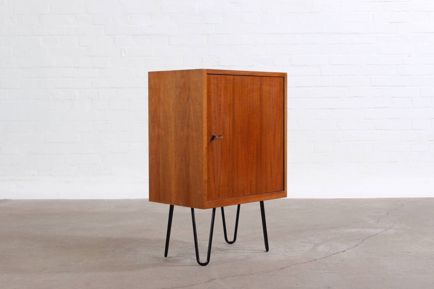 Vintage Schrank auf Hairpin Legs Mid Century 50er 60er