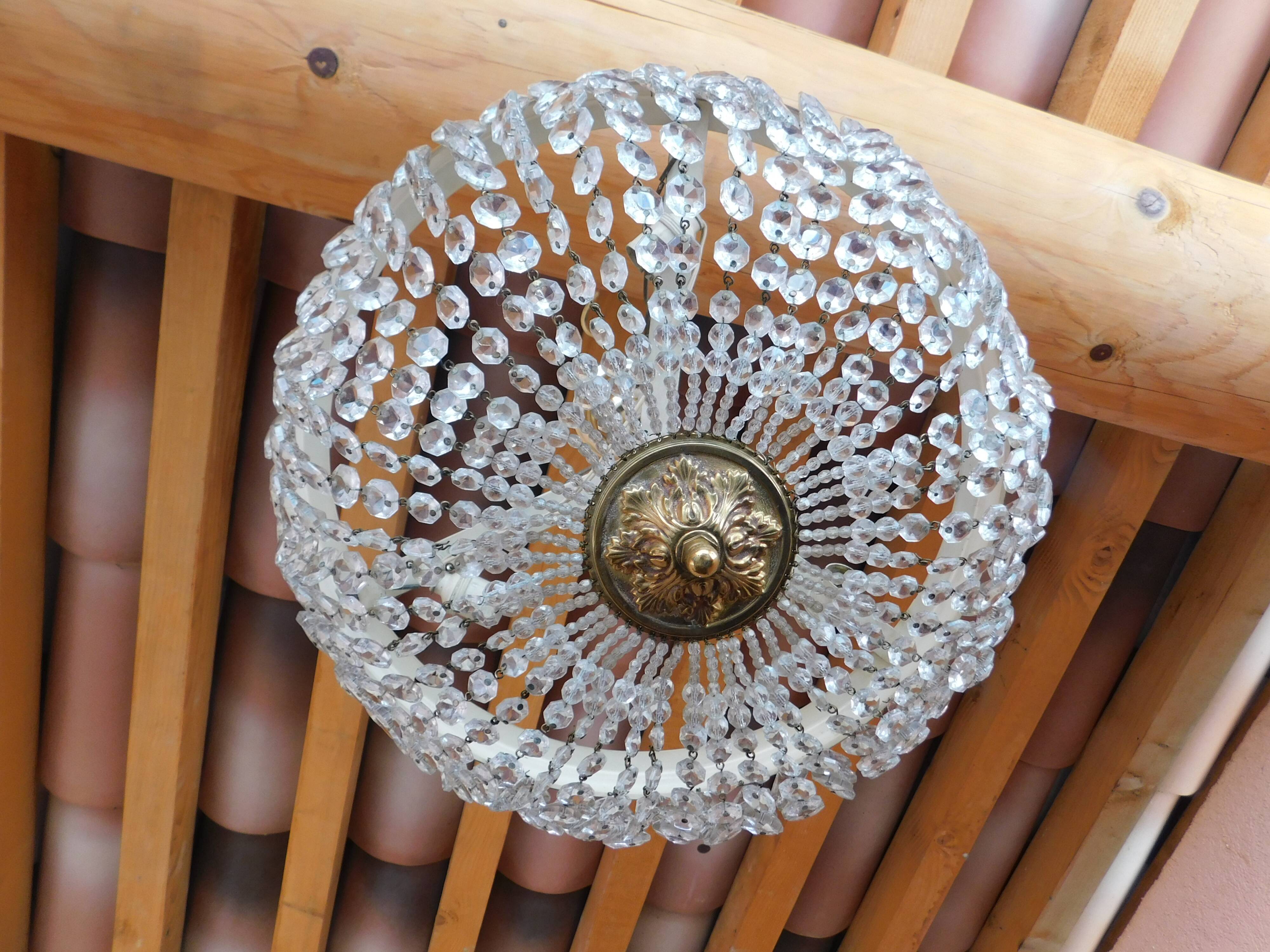 Ceiling chandelier with tassels