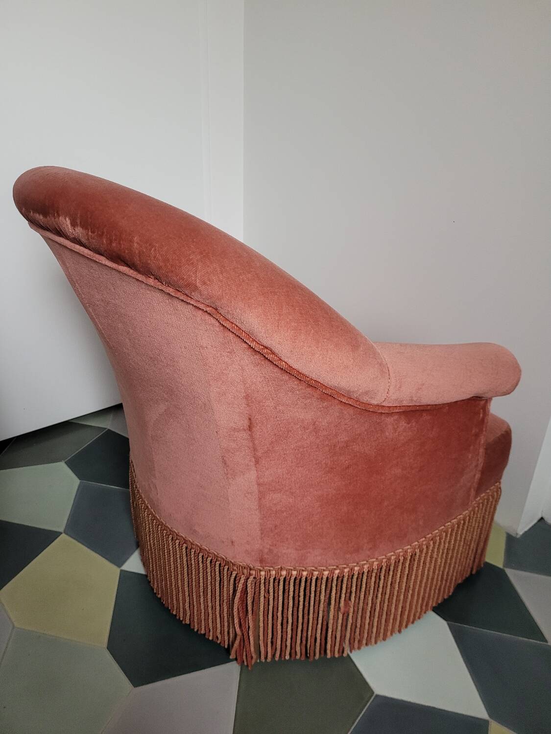 Pink velvet toad armchair with footrest