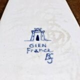 Antique Gien Renaissance cake shovel, blue background, 1941/1950