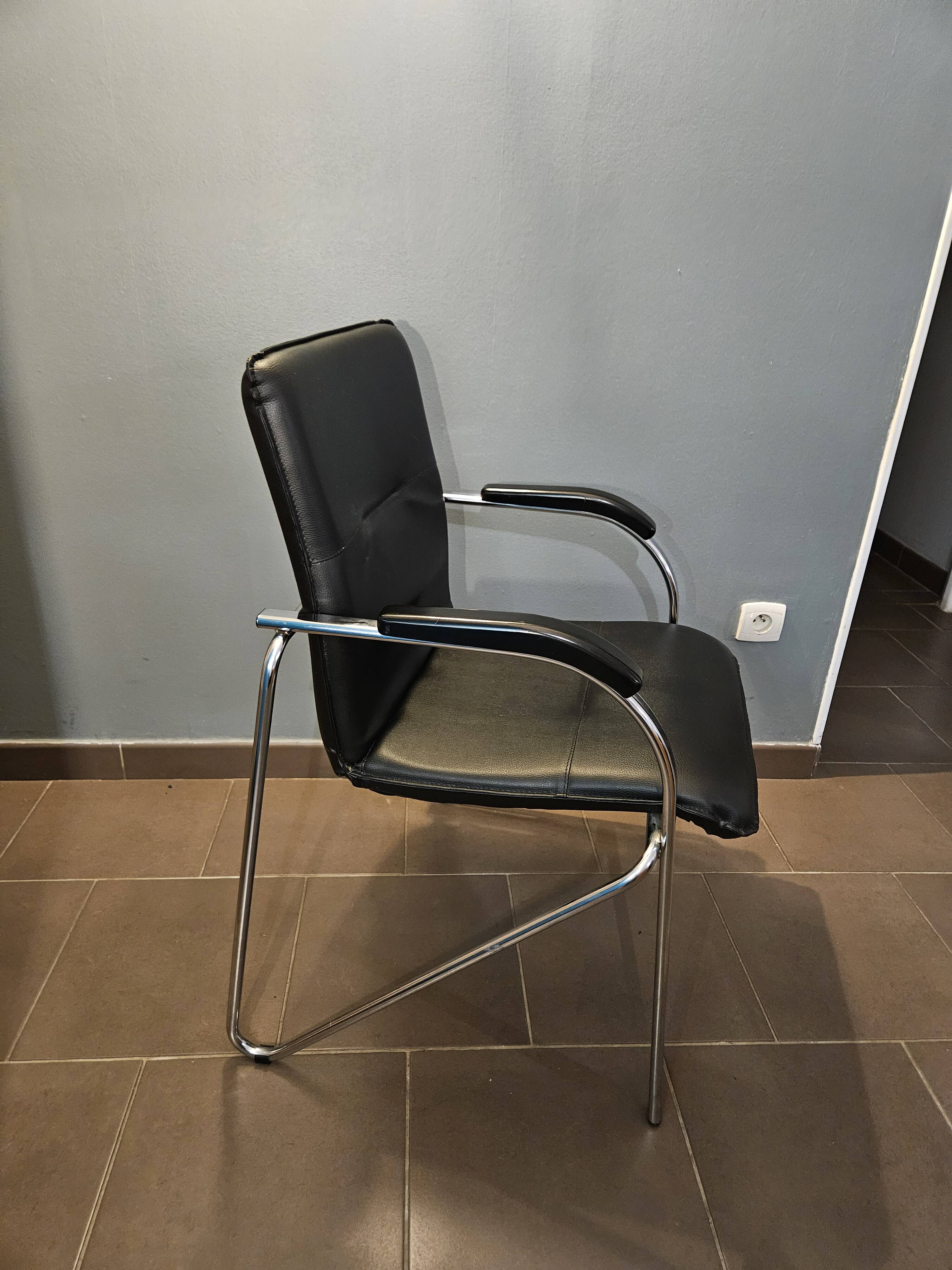 80s office chair with armrests