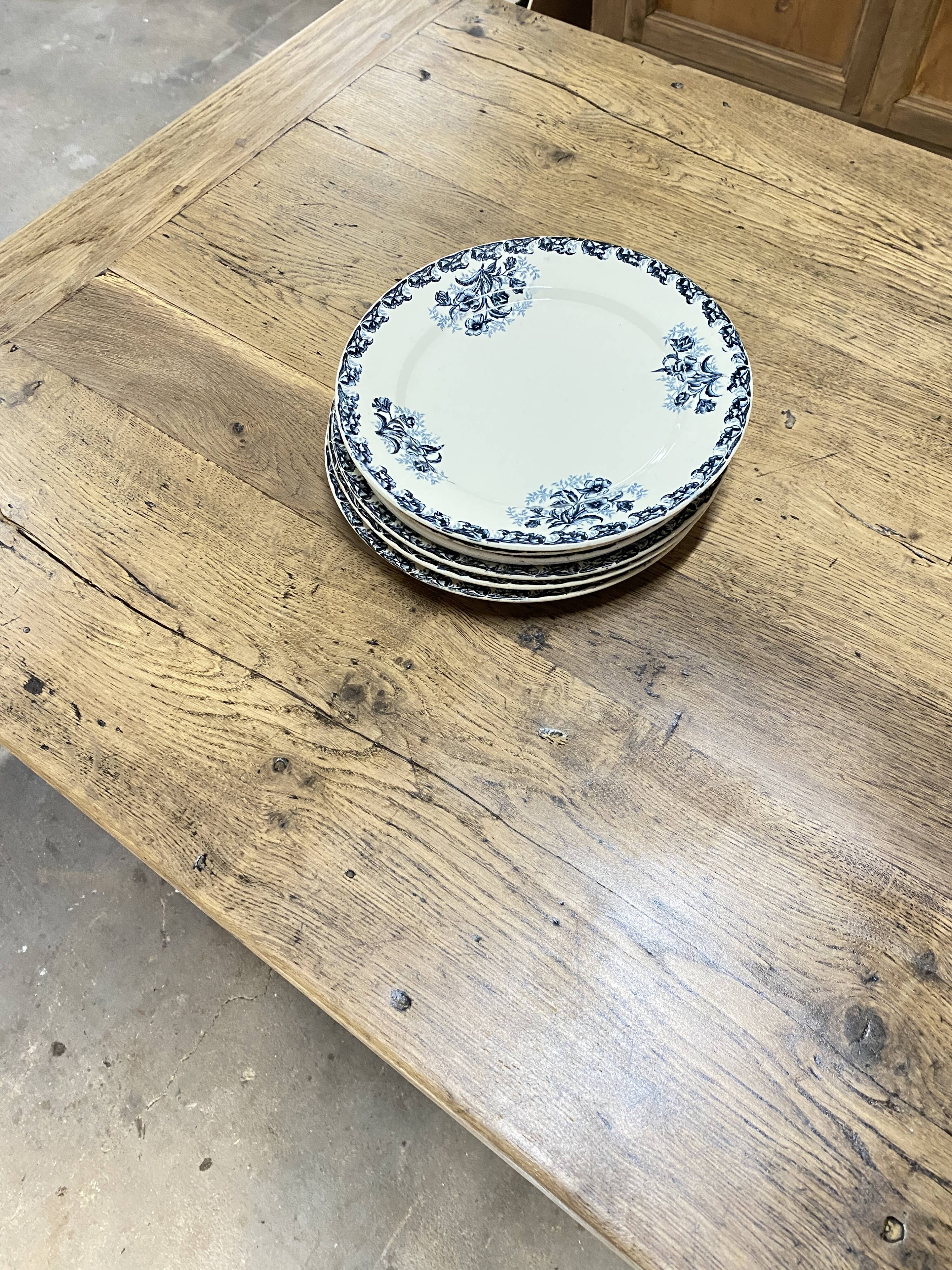oak farmhouse table - 2 drawers
