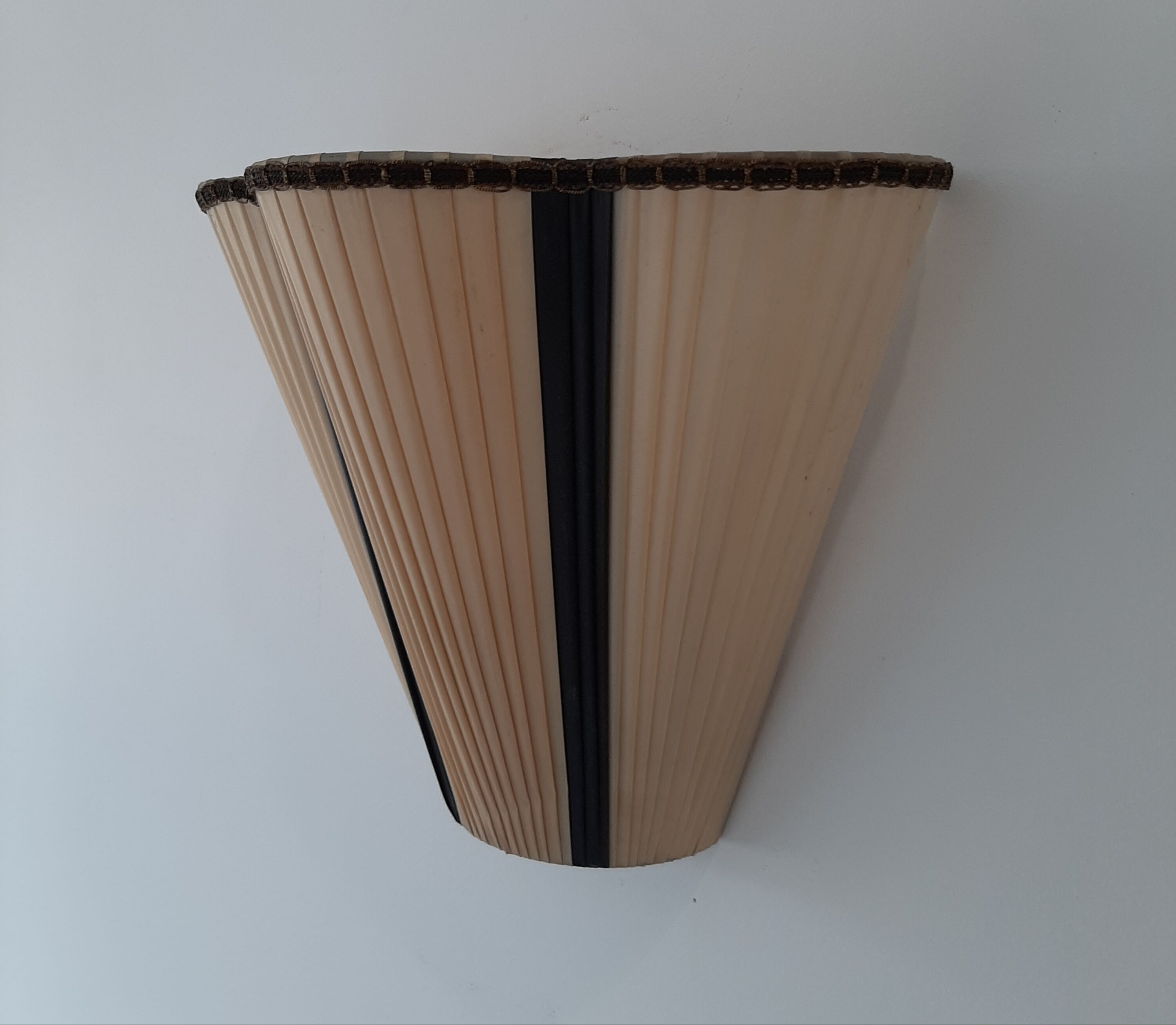 Vintage ribbons sconce