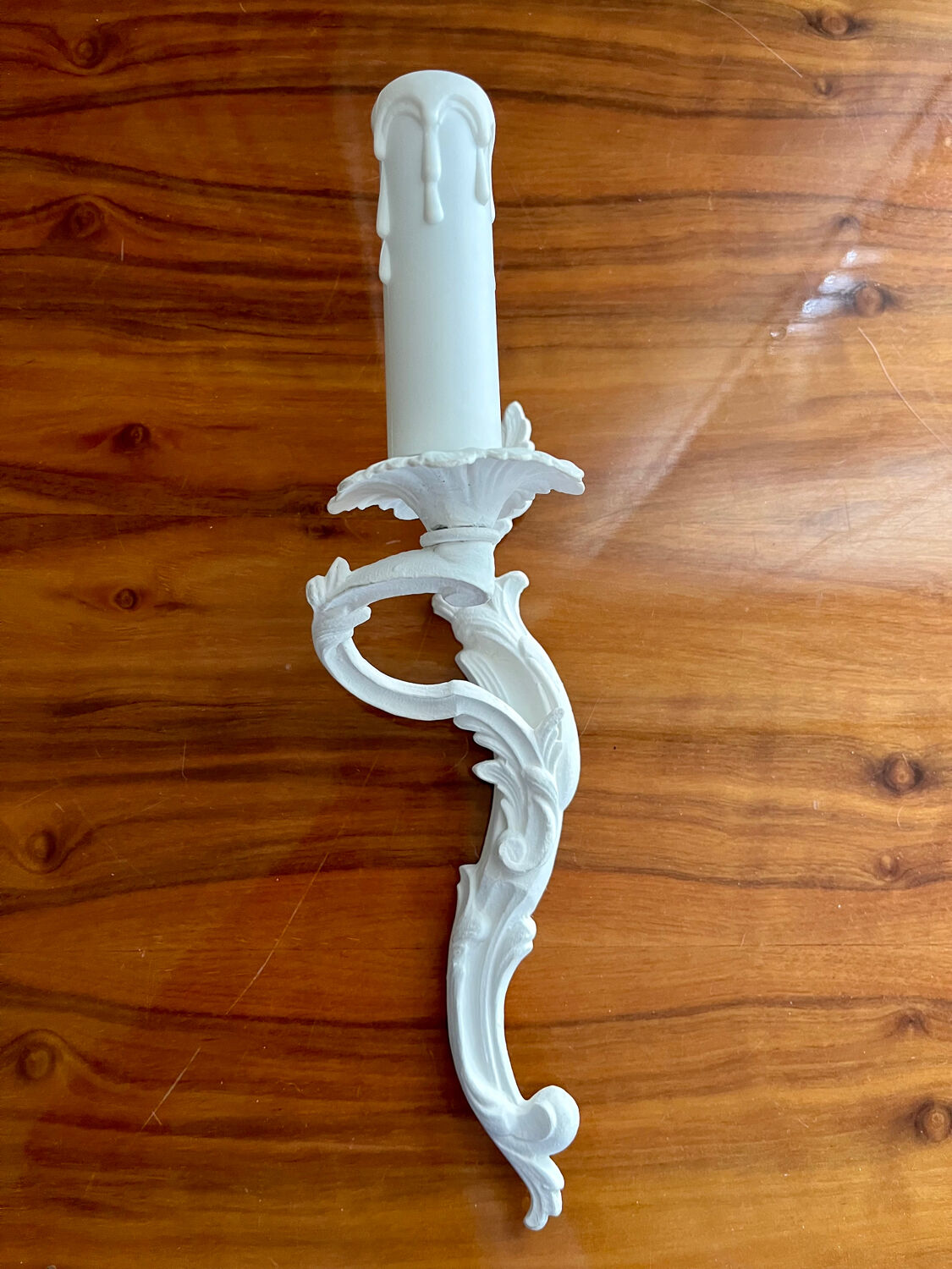 Louis XVI style bronze wall light with white patina