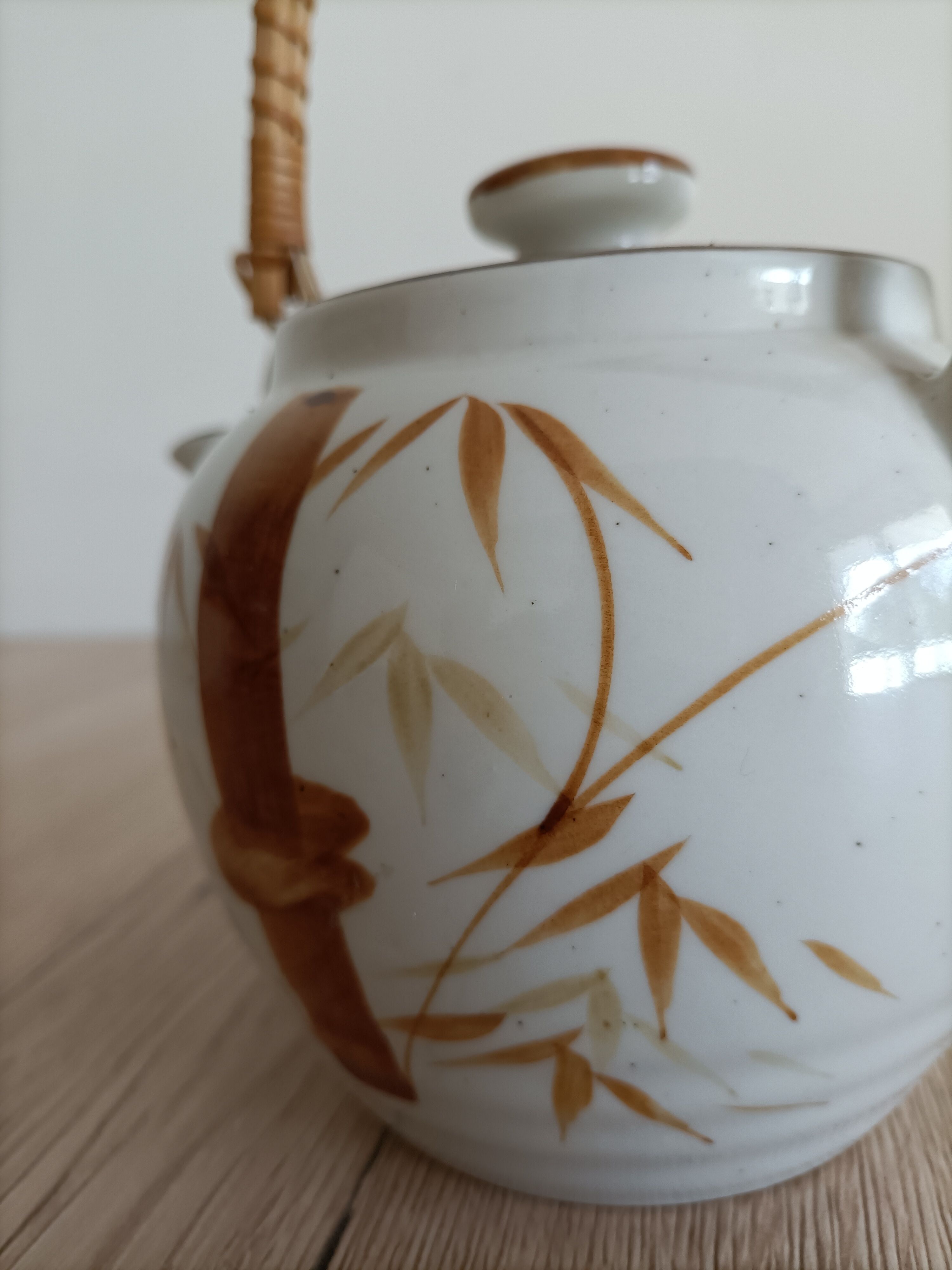 Théière de style asiatique anses en bambou