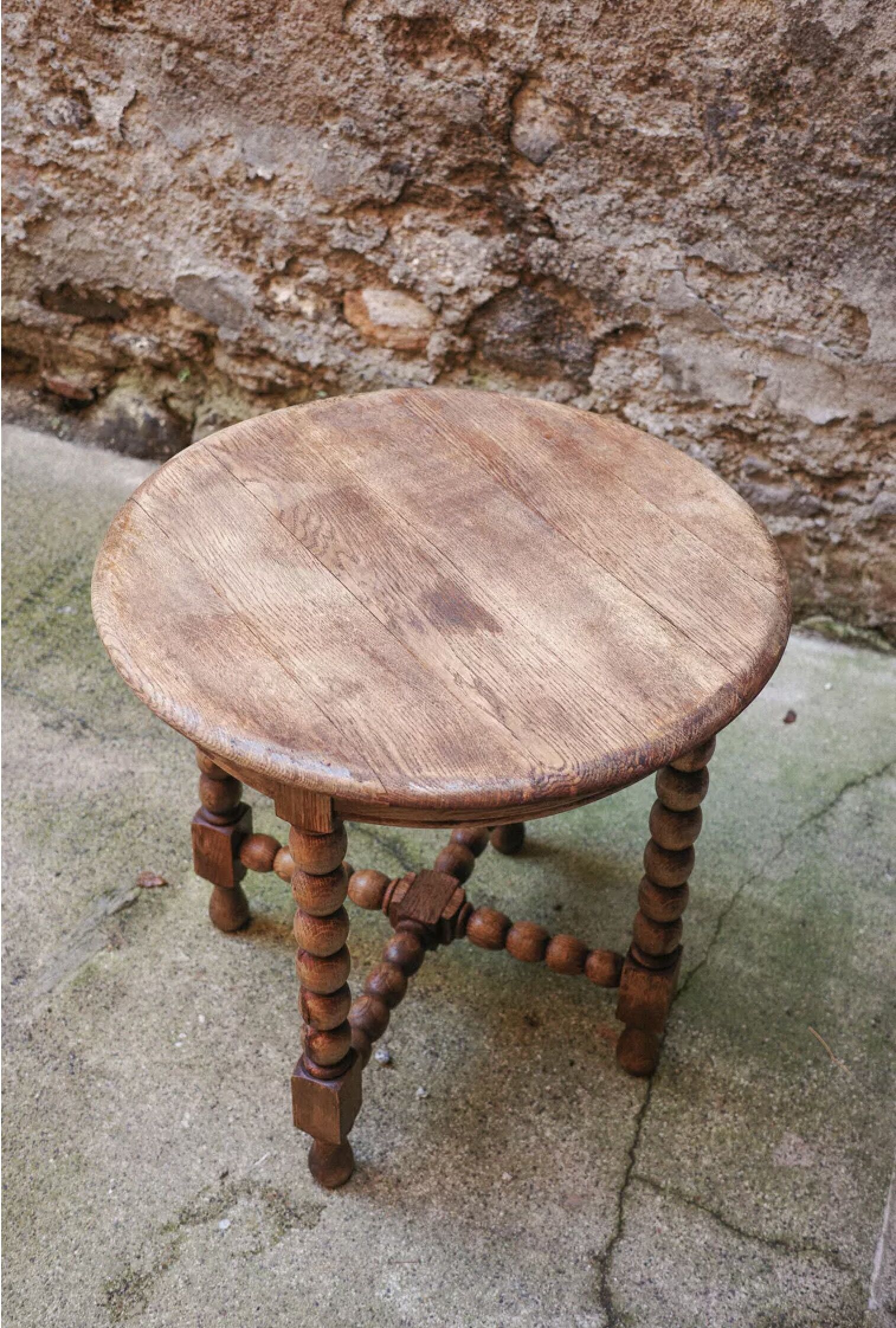 Table with ball legs in turned wood