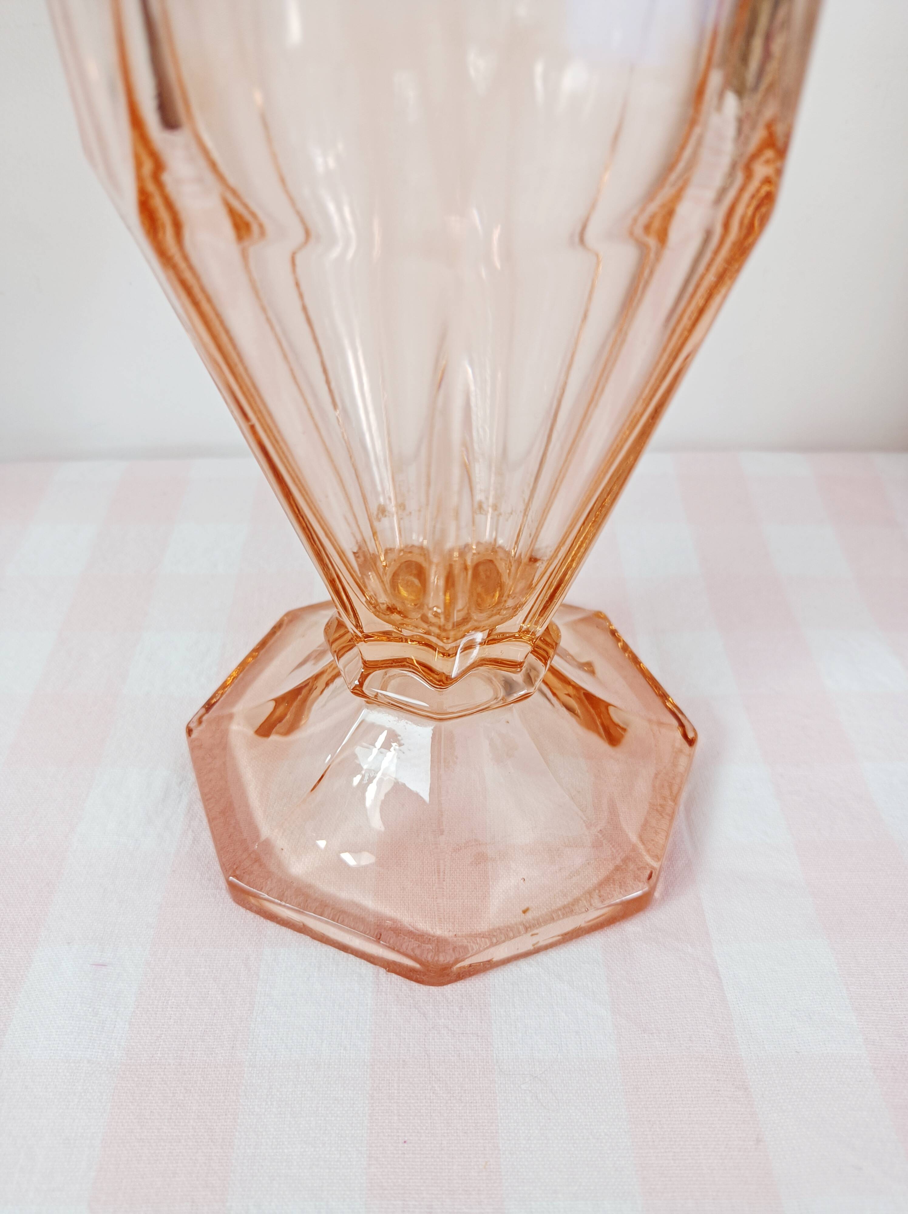 Grand vase en verre rose