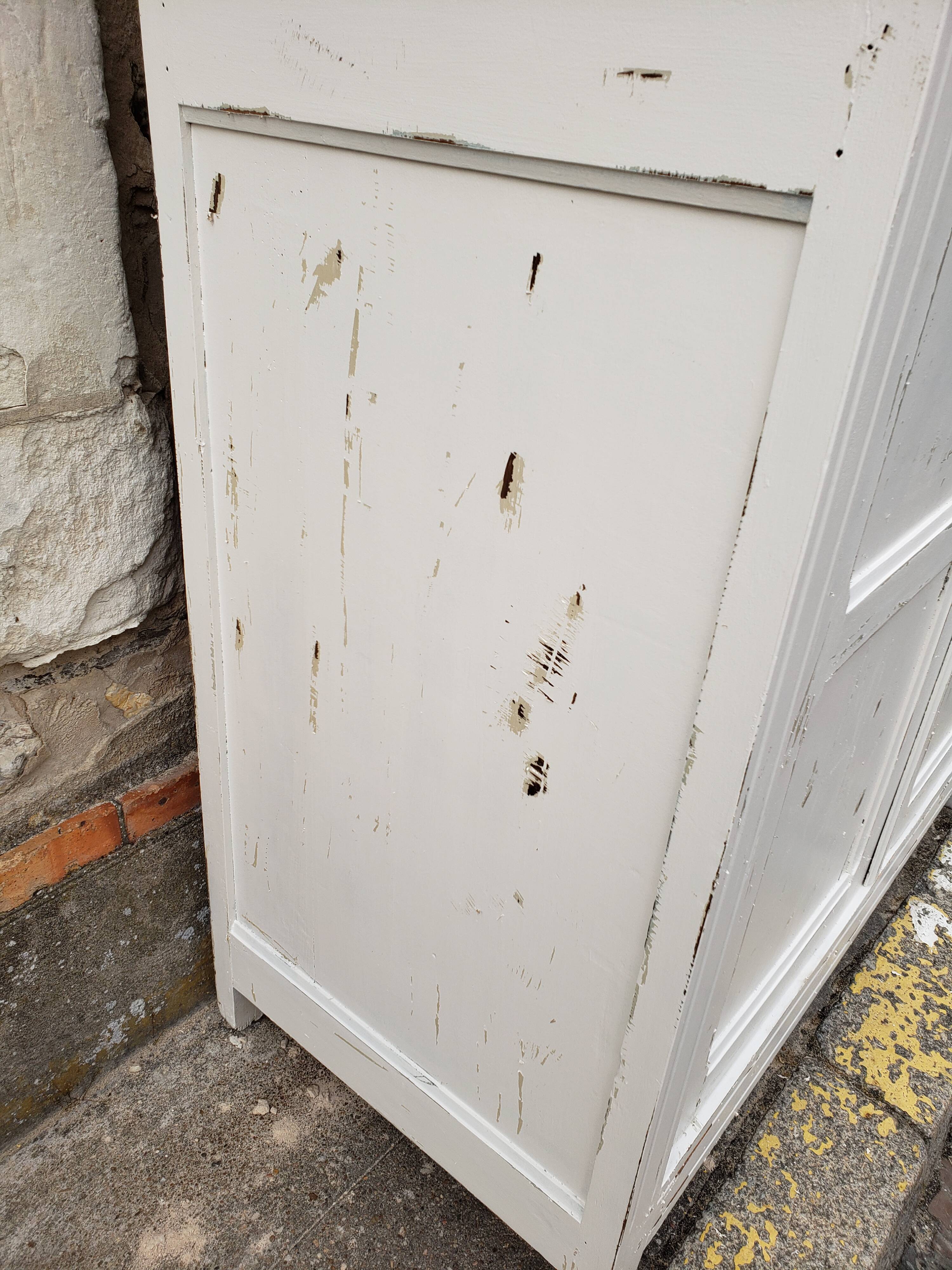 Parisian wardrobe patina old "lily"