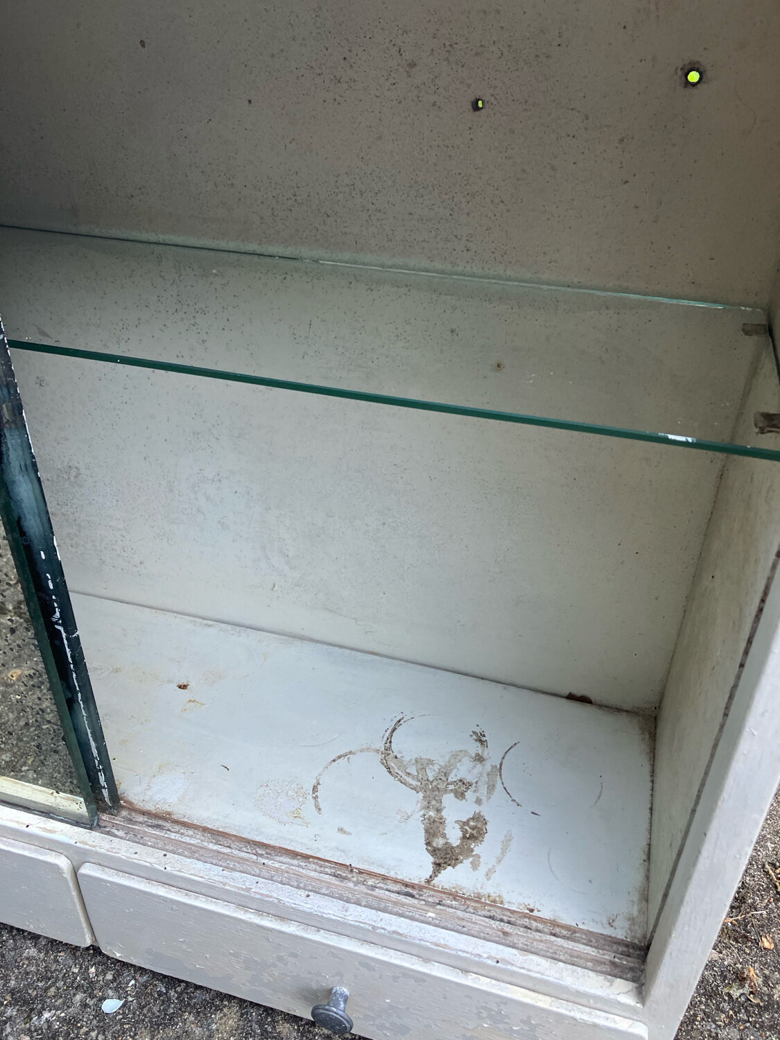 Armoire à pharmacie