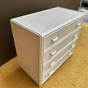 Commode en rotin blanc