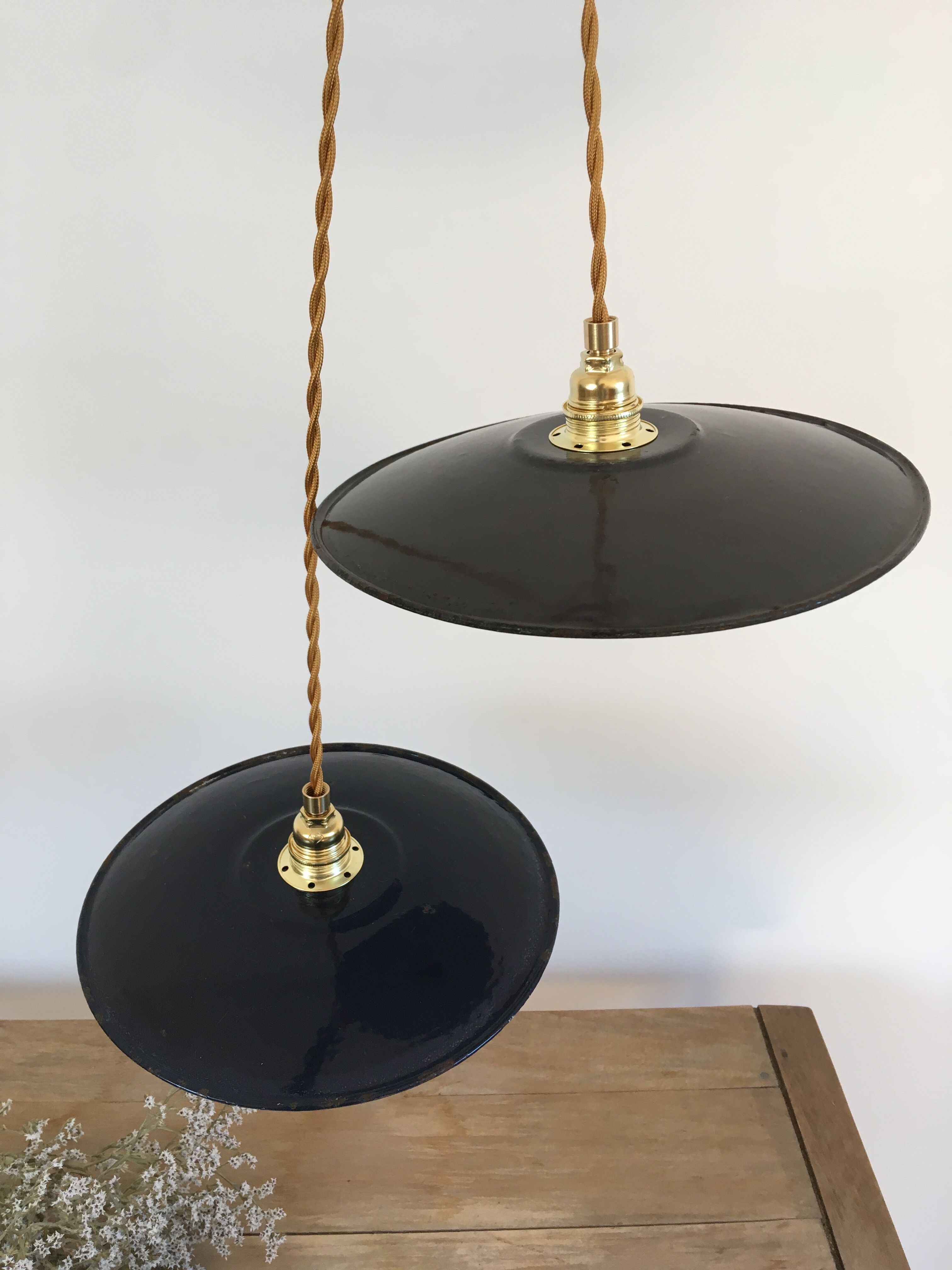 Pair of suspensions in black & white enamelled sheet metal