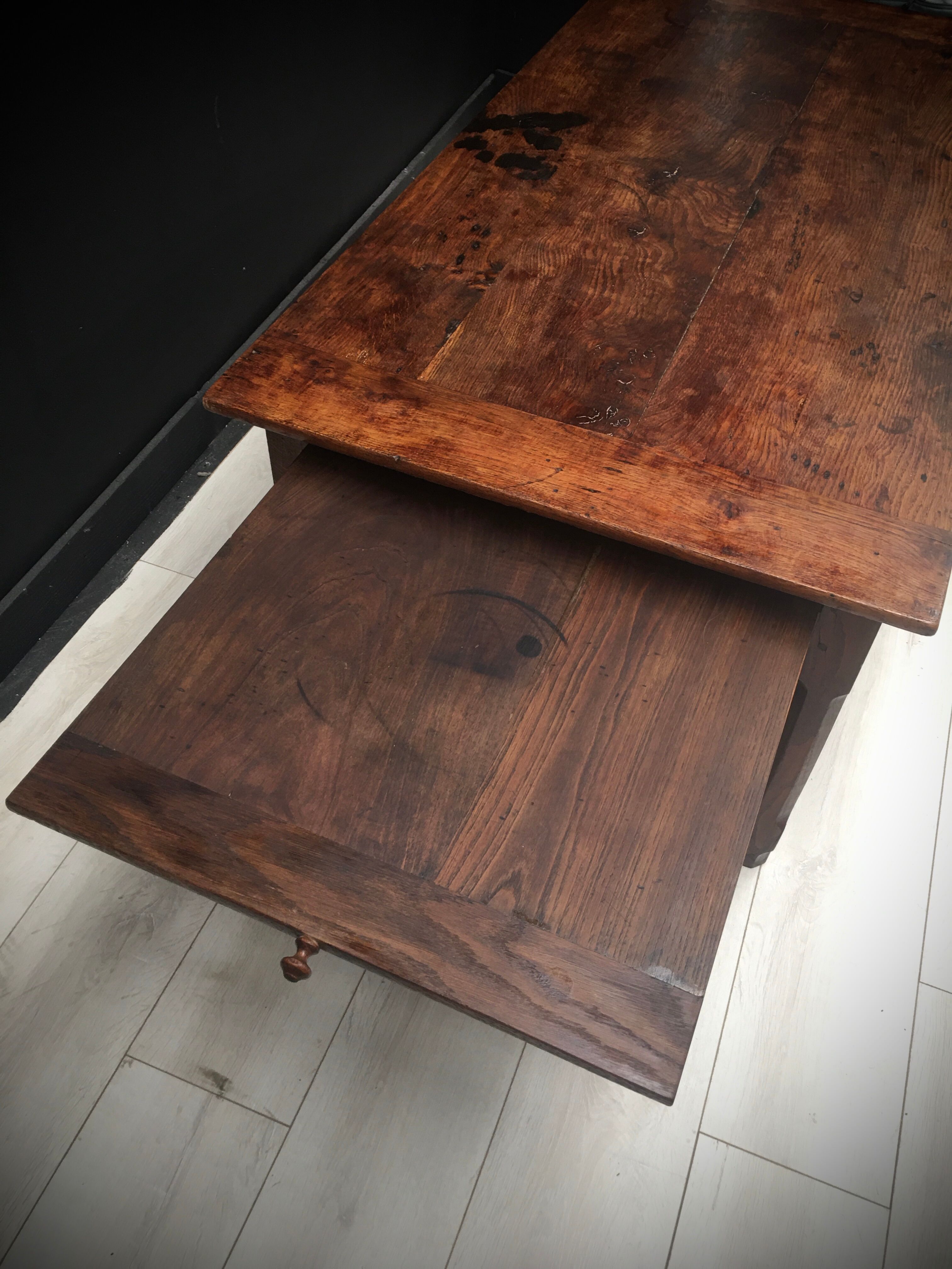 Table basse en bois, début XXème