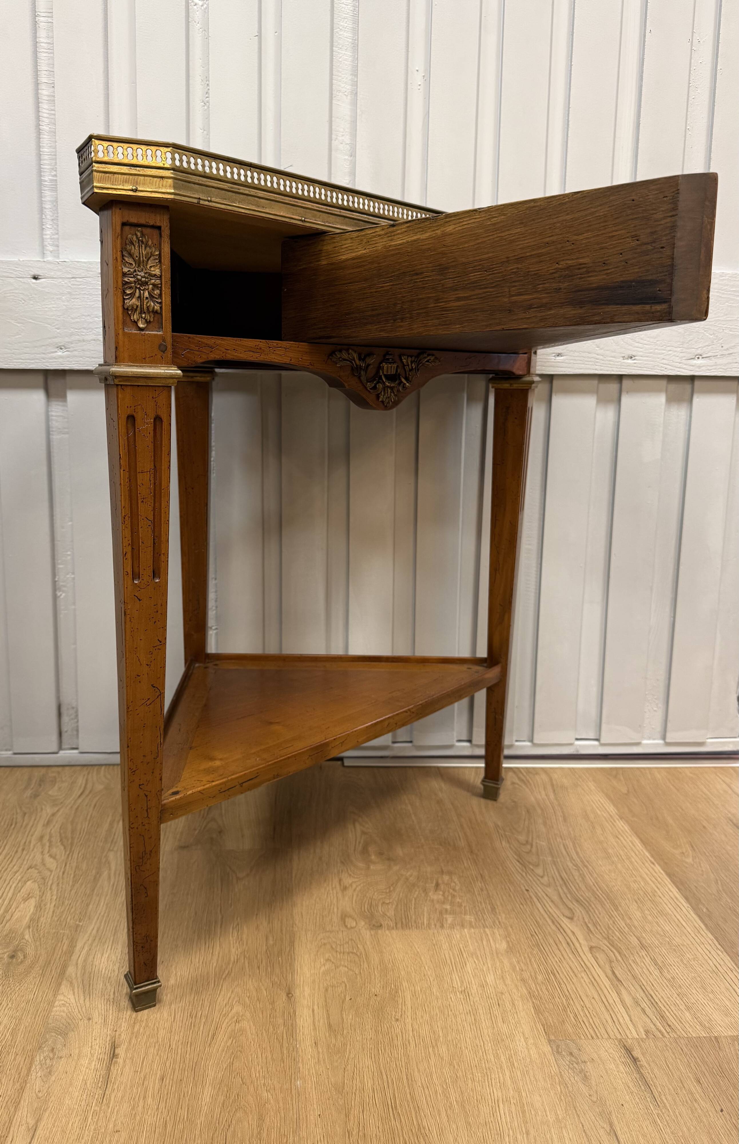 Corner shelf from Mailfert