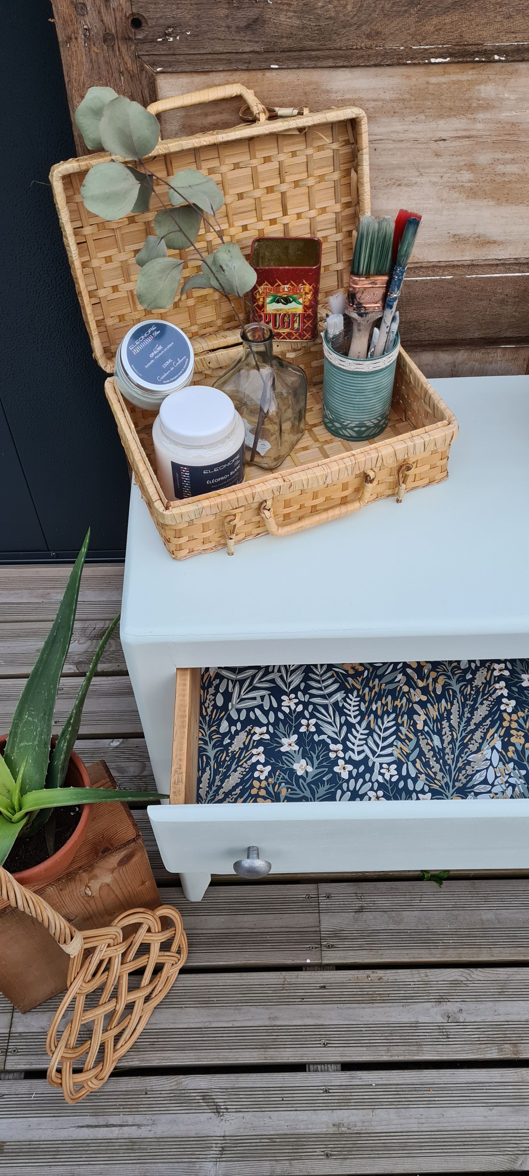 Chest of drawer compass feet