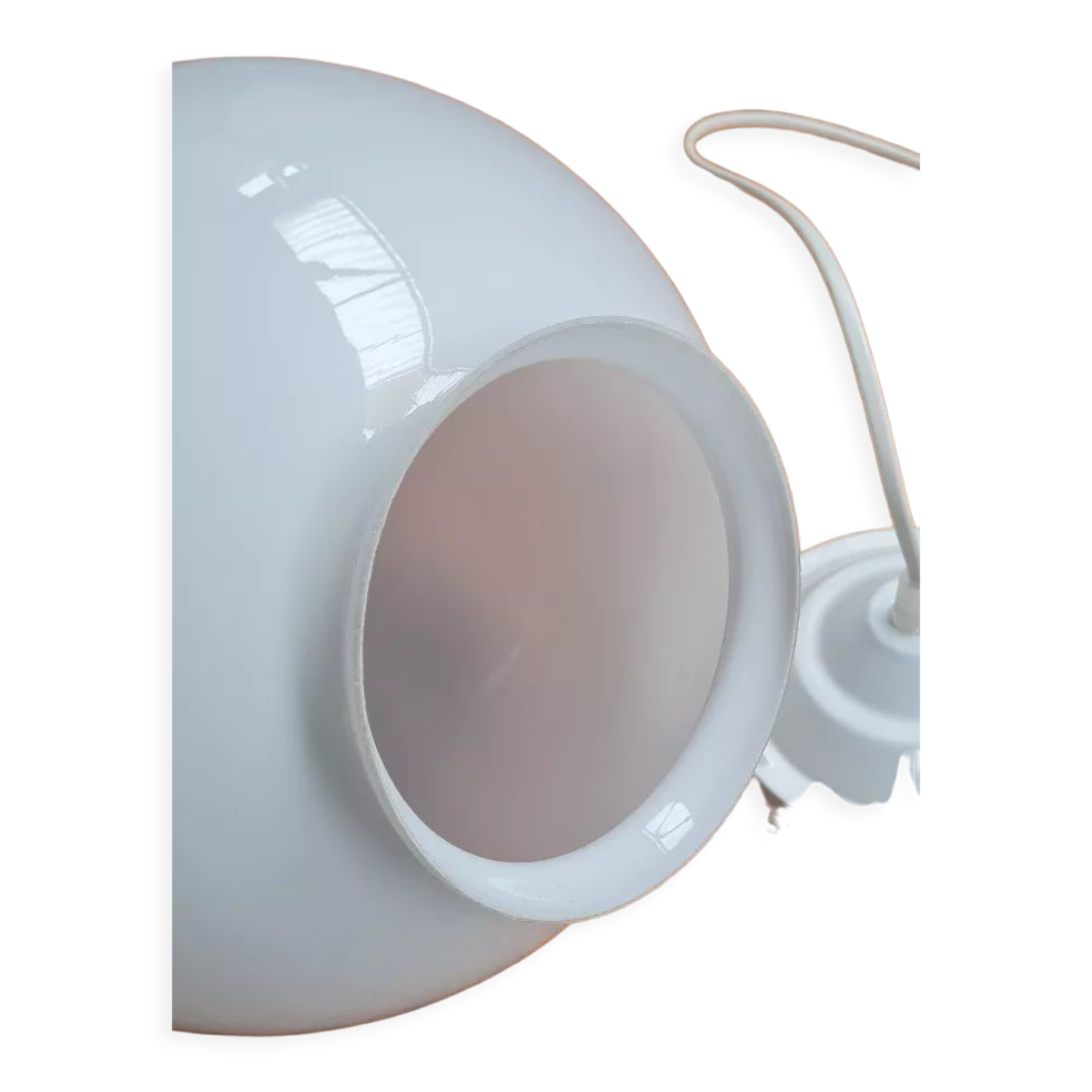 White opaline suspension