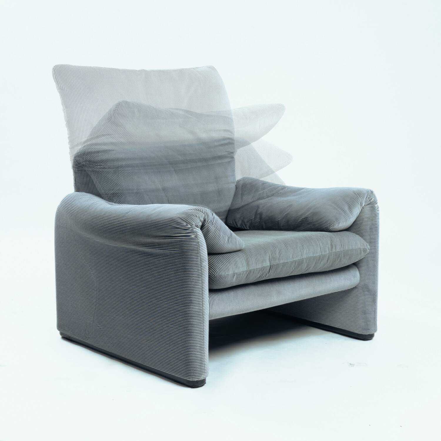 Fauteuil et ottoman Maralunga Vico Magistretti par Cassina, 1990