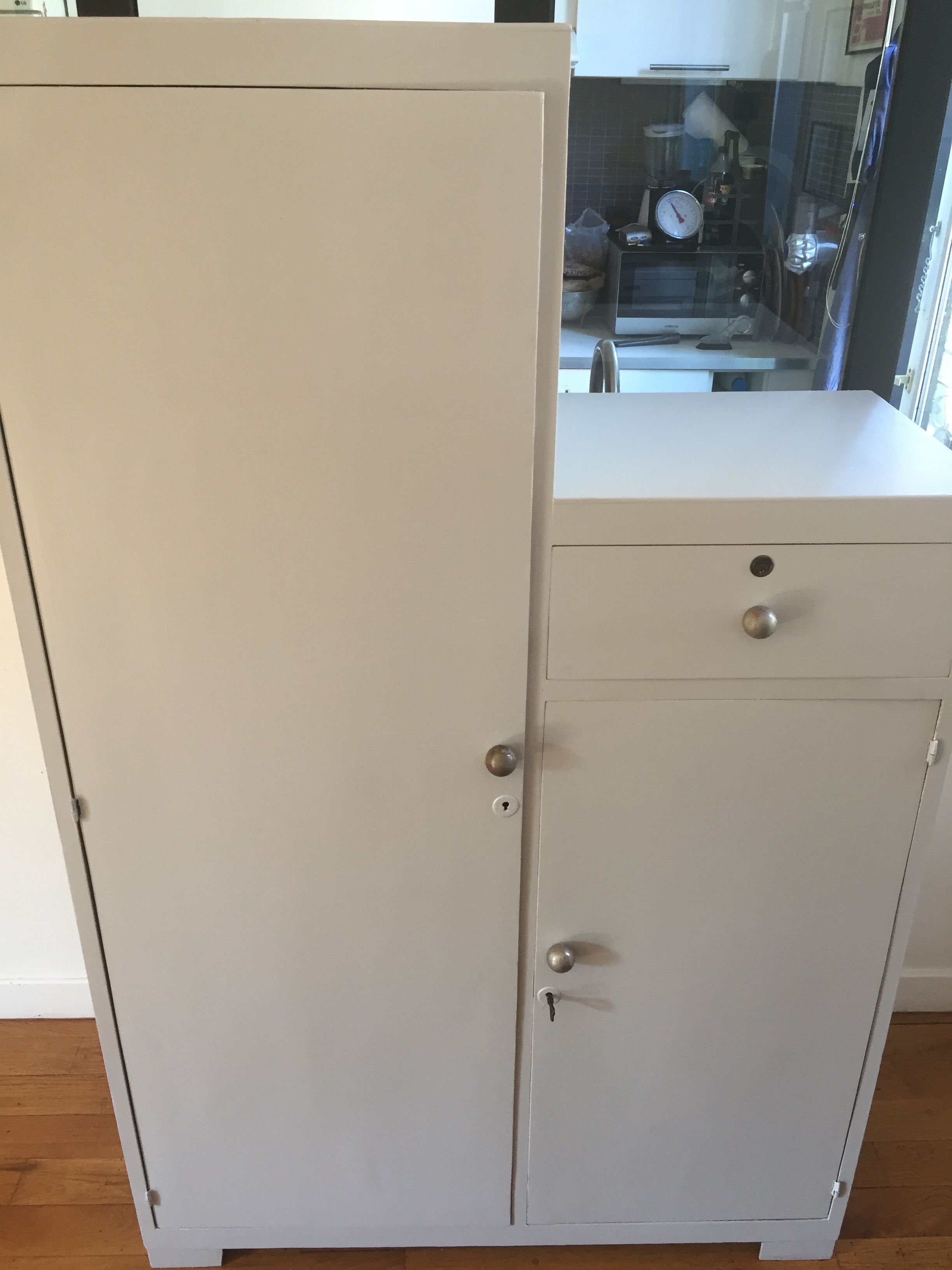 Asymmetrical cabinet 30's