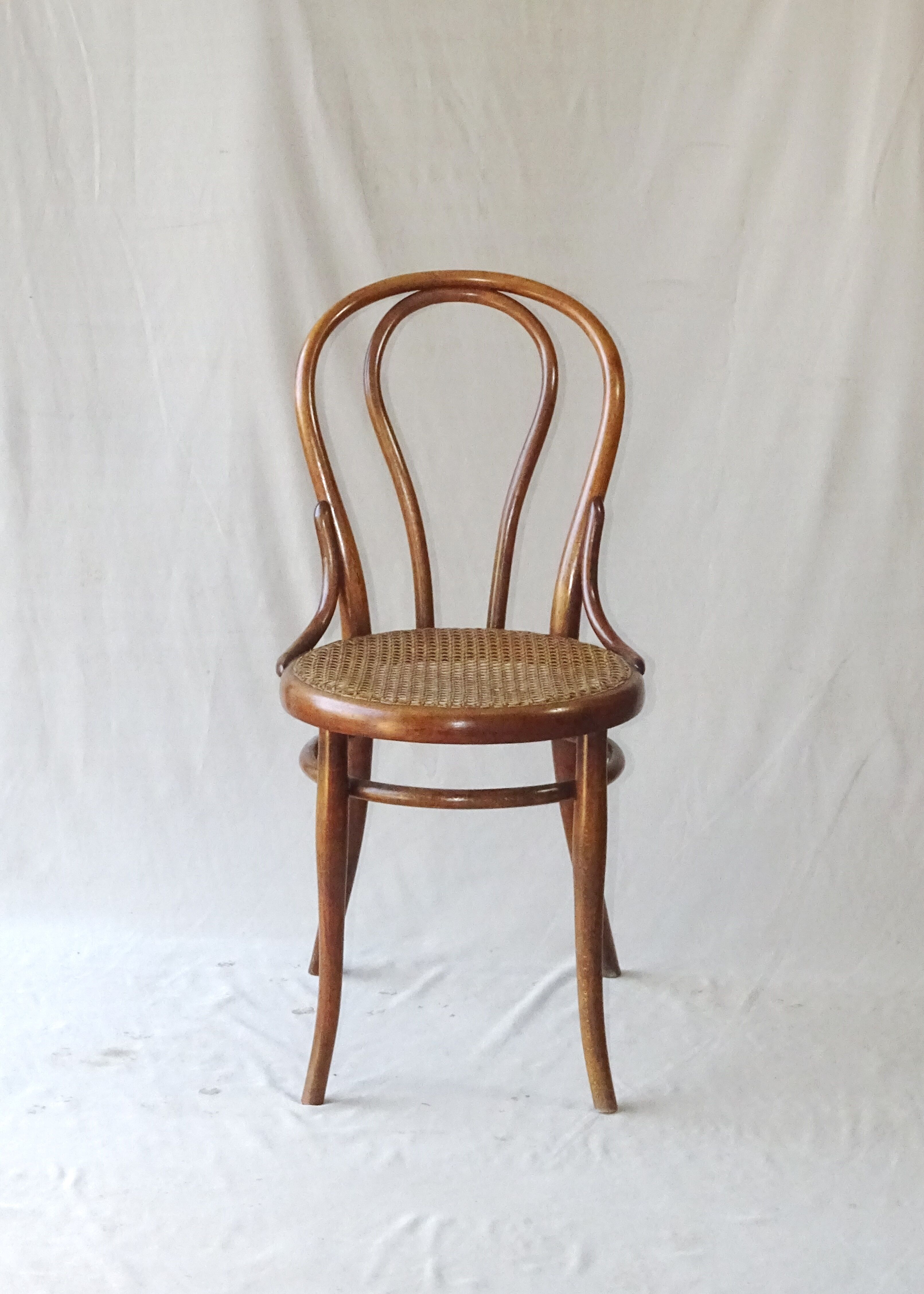 Wooden-curved chair of THONET N°18 around 1885 original condition