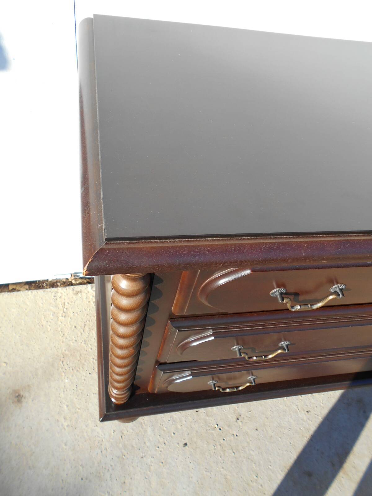 Commode 3 tiroirs de style Louis XIII