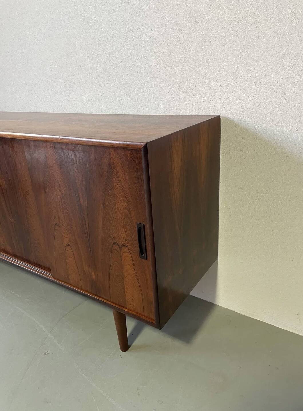 Vintage lowboard in rosewood