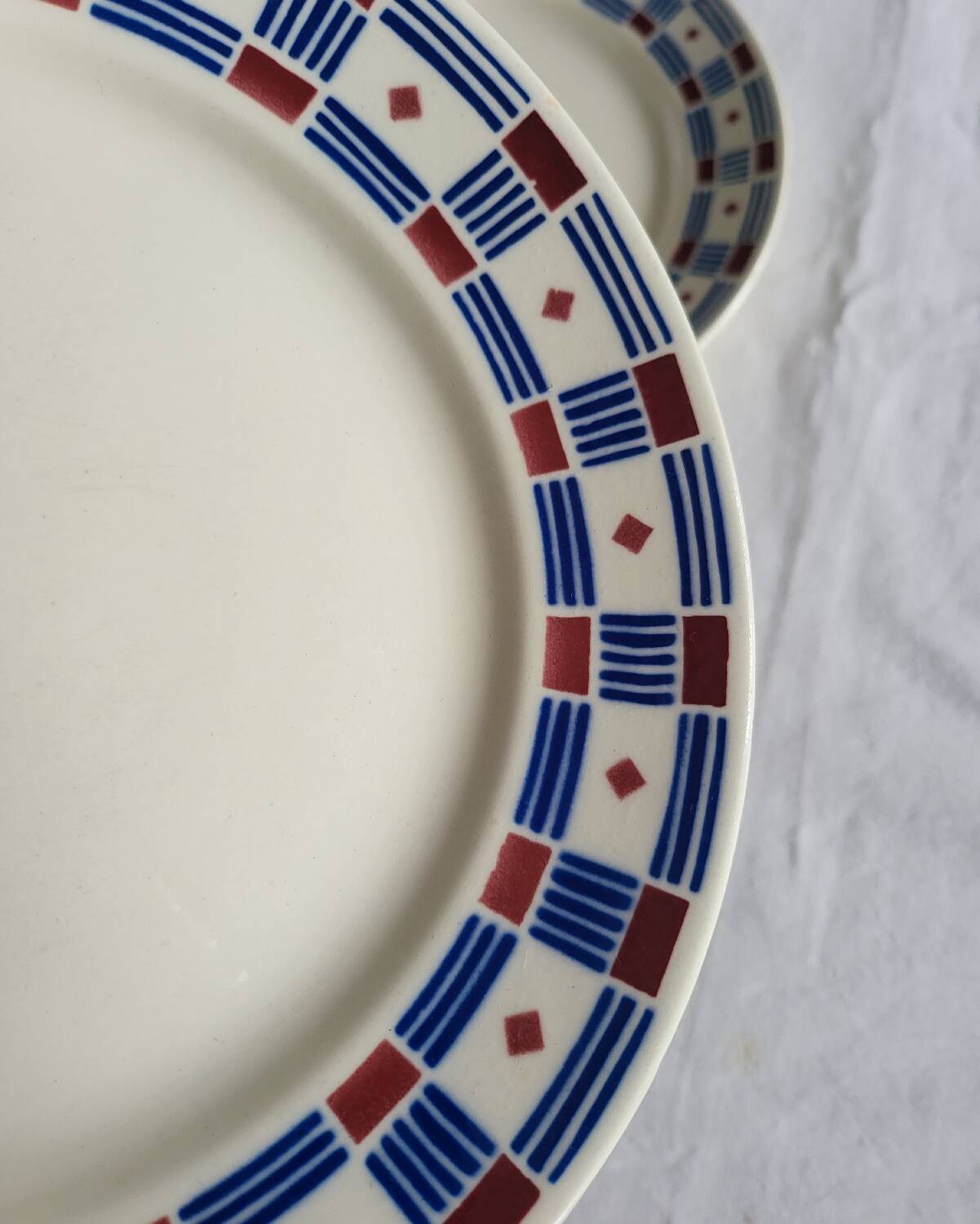 2 Vincennes earthenware dinner plates, Paris