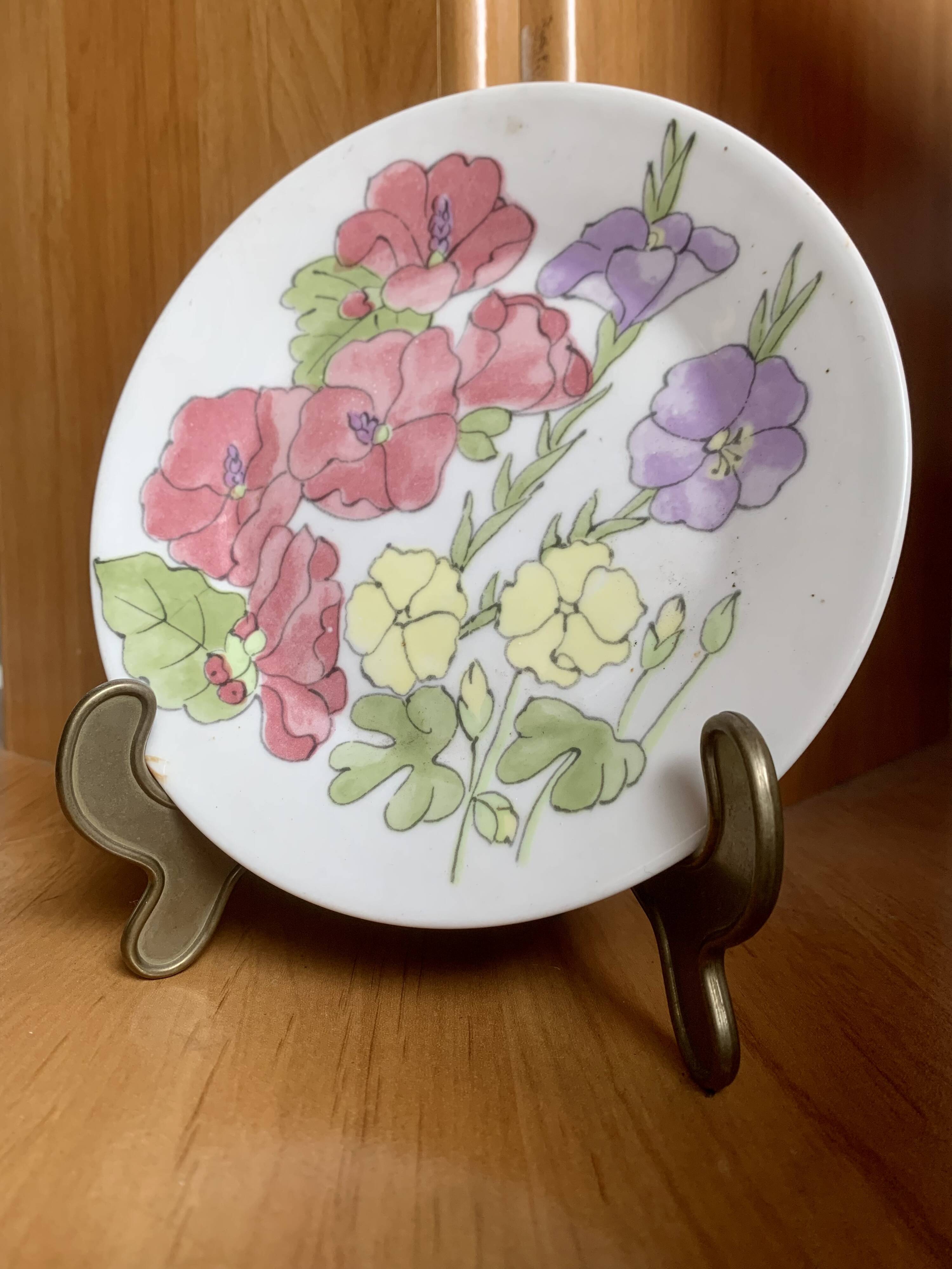Ernestine Salerno Italian Collection Plate from the 1950s in very good condition.