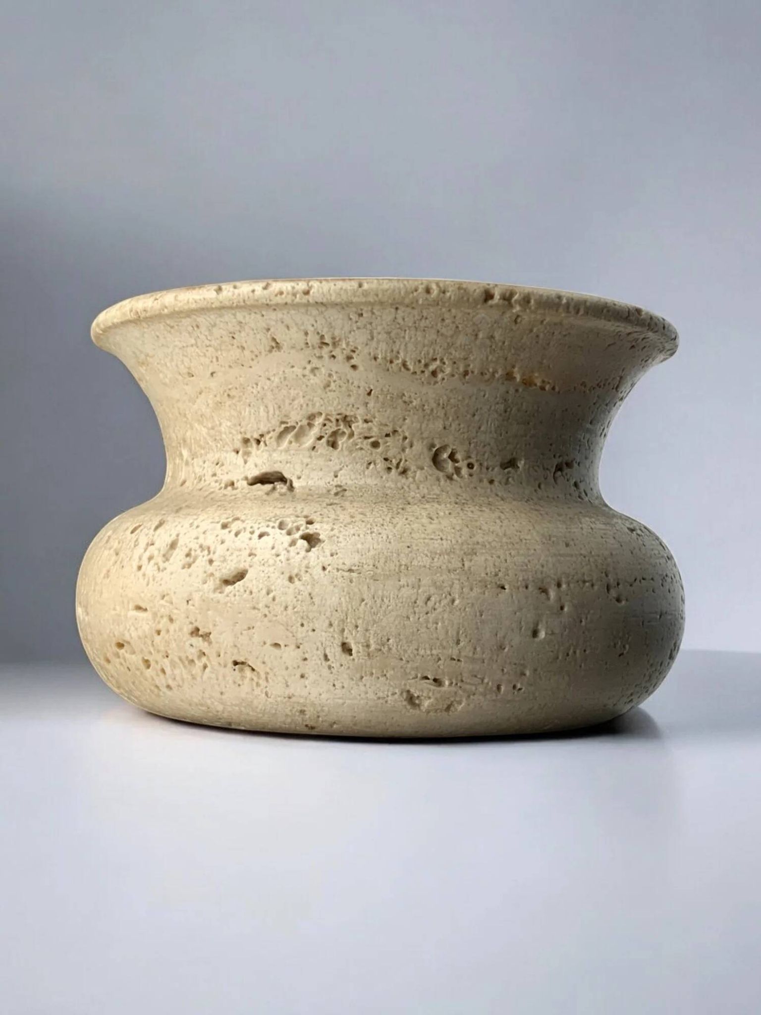 Brutalist bowl by Fratelli Mannelli, travertine, Italy, 1970s