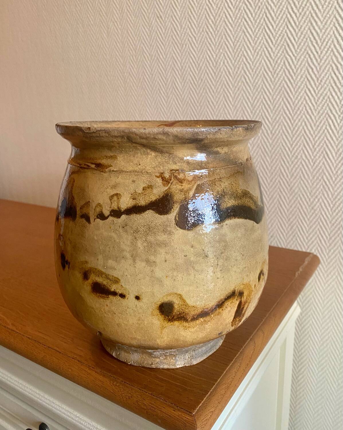 Antique glazed terracotta pot from the 19th century.