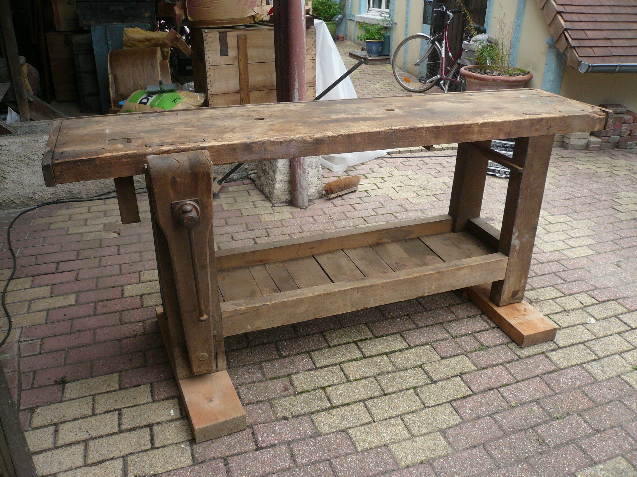 Massive wooden workbench
