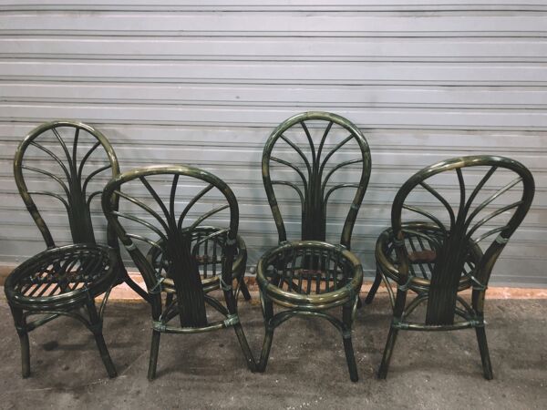 Table de salle à manger en rotin et ses 4 chaises