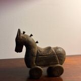 Cheval art populaire en bois sculpté