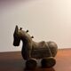 Cheval art populaire en bois sculpté