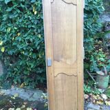 Closet doors with entourage